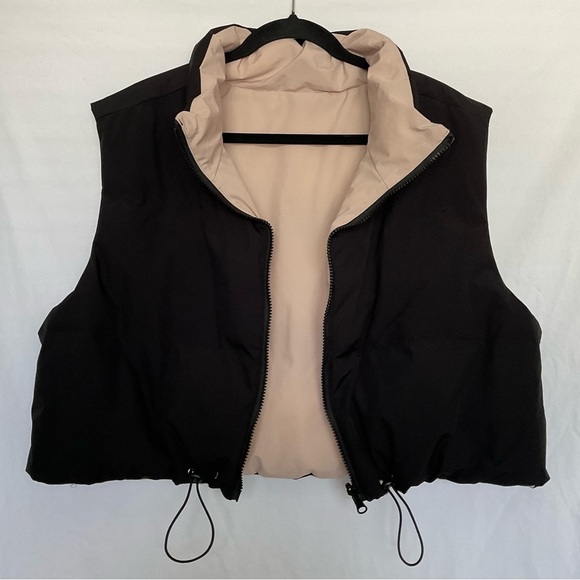 Black Cropped Vest with High Collar and Zipper - Picture 2 of 5